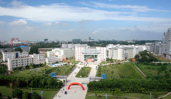 学院是六安市园林单位,环境优美,风景秀丽.