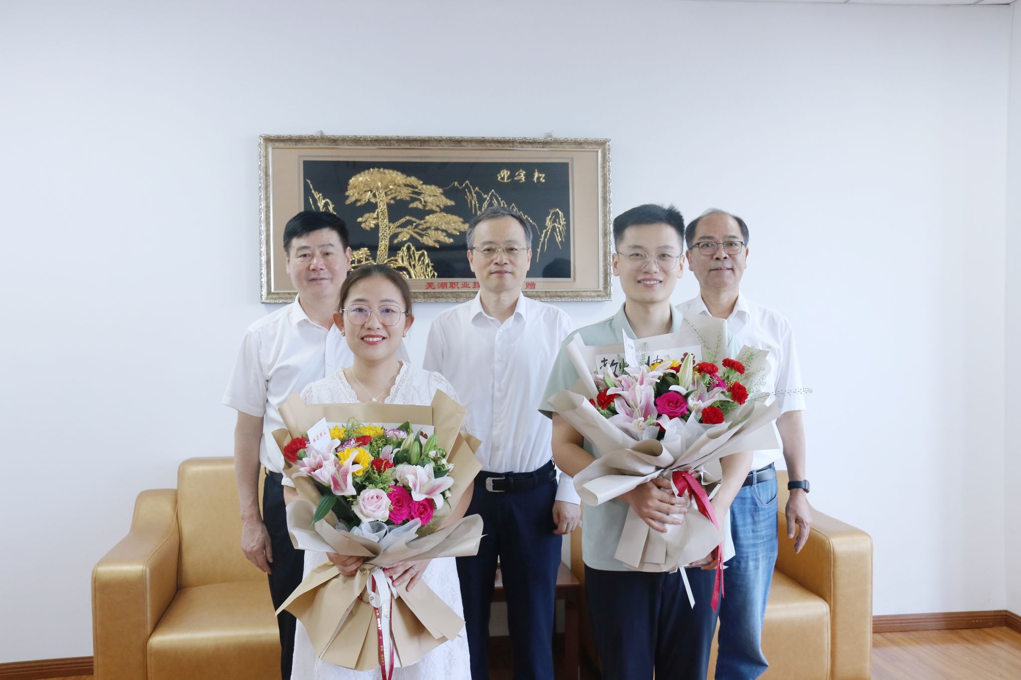 当前位置:>网站首页>新闻动态>学校新闻>正文车照启向优秀教师代表