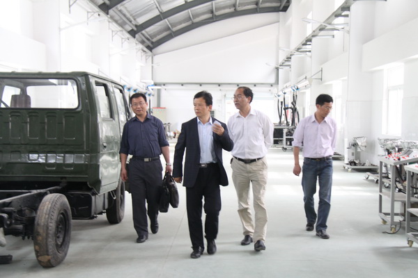 安徽职业技术学院亓四华院长来我院考察交流